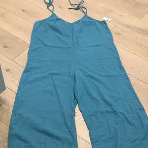 Woman’s Old Navy teal jumpsuit. Size large. 100% cotton.